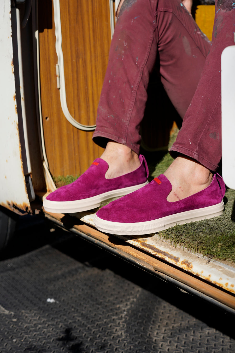 Glover / Merlot Pig Suede / Sand